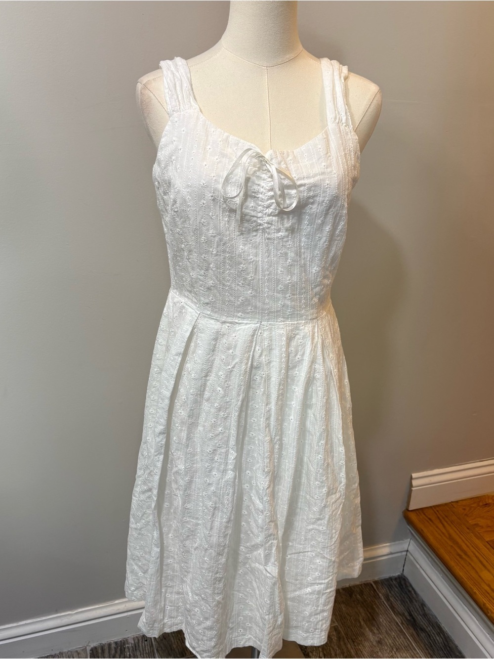 Chadwick’s White Cotton Eyelet Floral Sundress Sz 10 Nautical Preppy Cottagecore